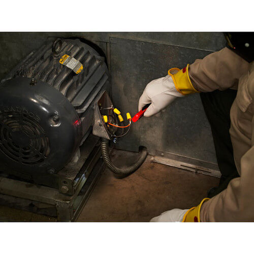 220120 Milwaukee 220120 Voltage Detector w/ Work Light