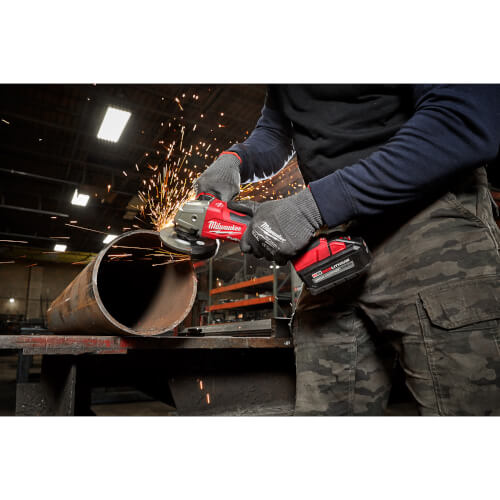 M18 FUEL 4-1/2" / 5" Grinder Paddle Switch, No-Lock Kit w/ M18 Battery Pack, and Rapid Charger