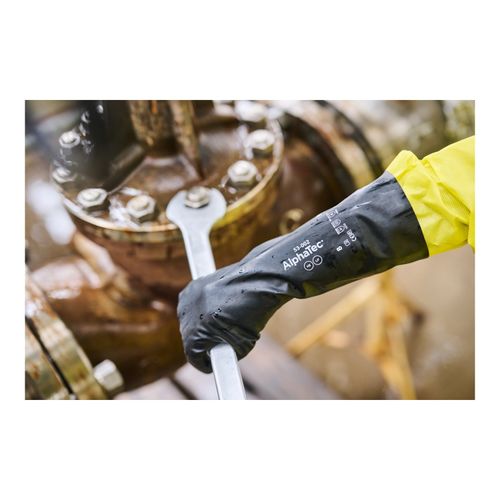 Main product image of AlphaTec 53-002 Hybrid Technology Chemical Resistant Gloves, Multi-Layer Polymer & Nitrile Shell, Black, 2XL