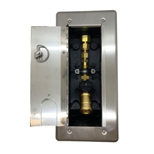 Main product image of Concrete Deck Versatile Gas Plug with 3/4" NPT Inlet x 1/2" Quick Disconnect Outlet