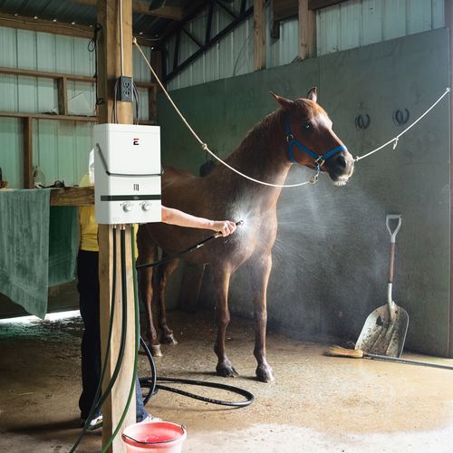 Main product image of Luxé 52,500 BTU Portable Outdoor Tankless Water Heater (1.85 GPM, LP)