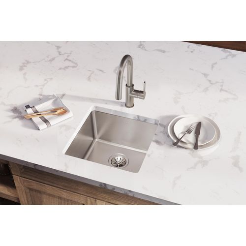 Main product image of Lustertone Iconix 18 Gauge Stainless Steel 18-1/2" x 18-1/2" x 9" Single Bowl Undermount Sink