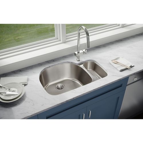 Main product image of Lustertone Classic Stainless Steel 31-1/2" x 21-1/8" x 10" Offset 70/30 Double Bowl Undermount Sink