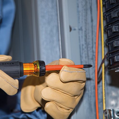 Main product image of Flip-Blade Insulated Screwdriver, 2-in1, Ph Bit #1, Sl Bit 3/16", 32286