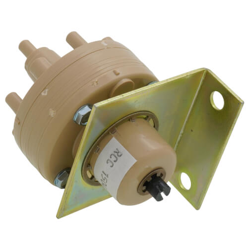 RCC1504 KMC Controls RCC1504 Bias Adjustment Reversing Pneumatic Relay with Bracket