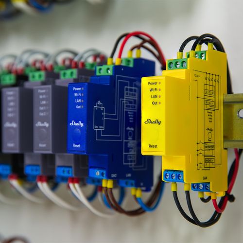 Main product image of Pro RGBWW LED Controller with Power Monitoring, DIN Rail