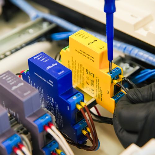 Main product image of Pro RGBWW LED Controller with Power Monitoring, DIN Rail