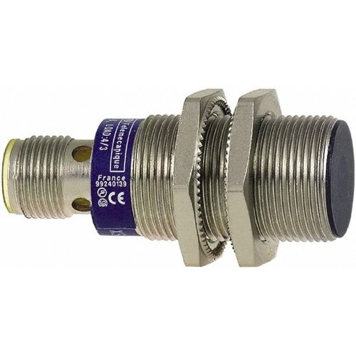 Main product image of Inductive Proximity Sensor, Cylinder, 5 mm Sensing Distance, 12 to 24 VDC, PNP, 4-Wire (Div. 2), XS1N18PC410D