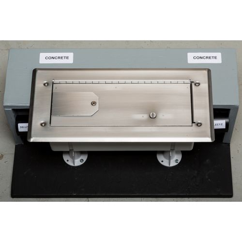 Main product image of Concrete Deck Versatile Gas Plug with 3/4" NPT Inlet x 3/4" Quick Disconnect Outlet