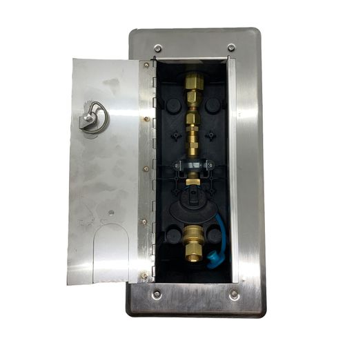Main product image of Concrete Deck Versatile Gas Plug with 3/4" NPT Inlet x 3/8" Quick Disconnect Outlet