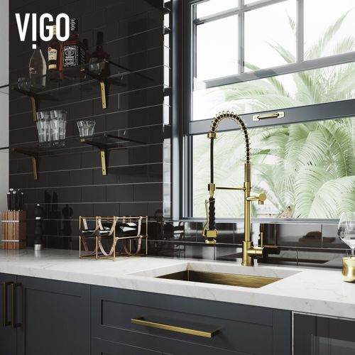 Main product image of Zurich Single Handle Pull-Down Sprayer Kitchen Faucet (Matte Brushed Gold), VG02007MG