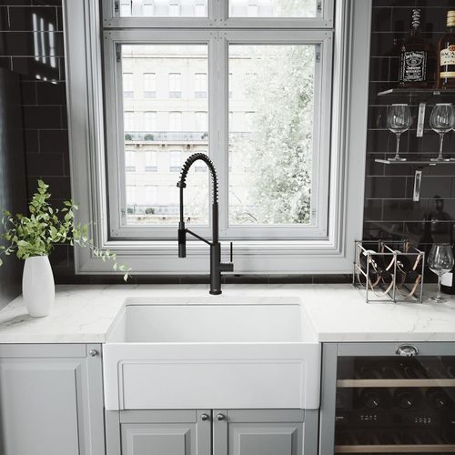 Main product image of Livingston Single Handle Pull-Down Sprayer Kitchen Faucet (Matte Black), VG02027MB