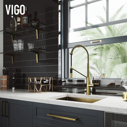 Main product image of Livingston Single Handle Pull-Down Sprayer Kitchen Faucet (Matte Brushed Gold), VG02027MG
