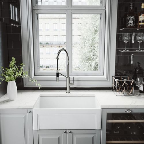 Main product image of Livingston Single Handle Pull-Down Sprayer Kitchen Faucet (Stainless Steel), VG02027ST